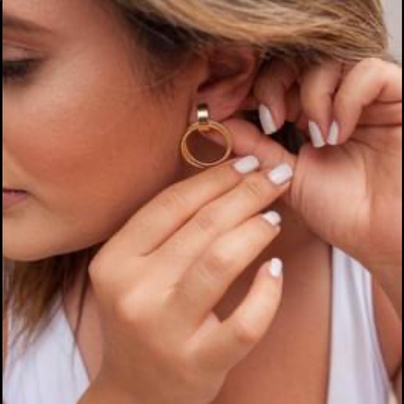 ❌SOLD❌ 18k gold filled double hoop earrings - Picture 2 of 2